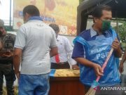 Tak Kenakan Masker, Belasan Warga Dihukum Menyapu Jalan