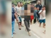 Ketahuan Berbuat Mesum, Pelaku Wanita Diarak Setengah Bugil