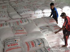 PT Pusri Bakal Sanksi Pengecer yang Jual Pupuk Sistem Paket