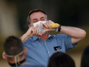 Presiden Brazil Berbincang dengan Menkes Positif Corona Tanpa Masker