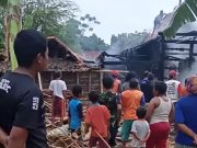 Rumah dan Kandang Sapi Terbakar di Gabus