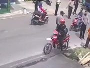Usai Diperiksa Petugas, Seorang Istri Ditinggal di Pinggir Jalan