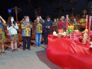 Umat Berdoa agar Konflik Kelenteng Tuban Segera Tuntas