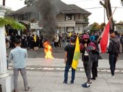 Mahasiswa Wonosobo Demo Tolak UU Omnibus Law di Depan Gedung DPRD