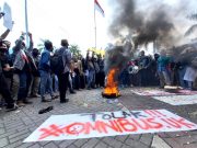 Demo di Gedung DPRD Kota Tegal Ricuh