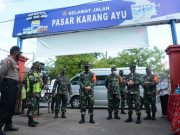 Tim Wasdal Prokes Covid-19 TNI Temukan Pedagang di Pasar Karangayu Tak Bermasker