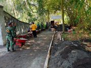 Warga – TNI – Polri Bangun Jalan Desa di Kiyangkongrejo