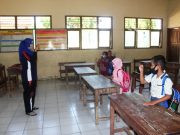 Sulit Kerjakan Tugas di Rumah, Siswa di Gubug Belajar Secara Tatap Muka