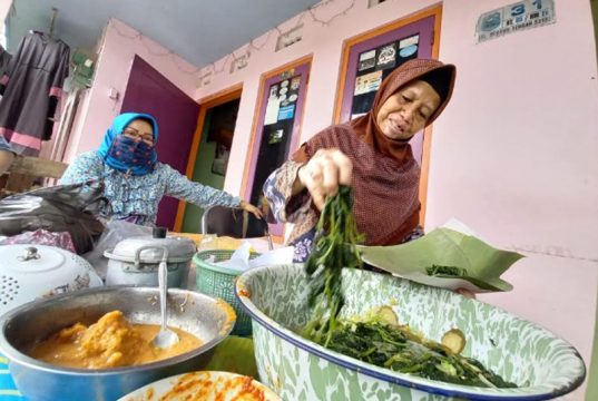 Sensasi Kuliner Tradisional Rujak Teplek, Hanya Dua Jam Ludes