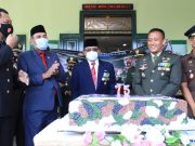 Bawa Pengeras Suara, Kapolres Datangi Kodim Blora Beri Kejutan Hari Jadi ke-75 TNI
