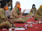 Ganjar Ajak Rektor, Buruh dan Pengusaha Duduk Bersama Bahas UU Ciptakerja