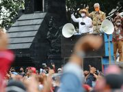 Temui Demonstran, Ganjar; Nggak Usah Disuruh, Saya Sudah Sampaikan Aspirasi ke Pusat