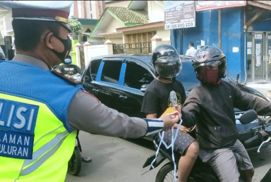 Operasi Zebra Candi 2020, Polres Batang Bagikan Masker