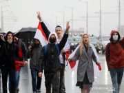 Ribuan Massa Turun ke Jalan di Belarus Meski Ada Ancaman Senjata