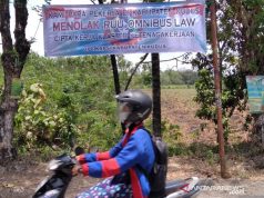 Tak Ikut Gelar Aksi Tolak UU Cipta Kerja, SPSI Kudus Hanya Pasang Spanduk