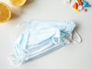 Wajah Berjerawat Akibat Masker, Simak Penyebab dan Solusinya