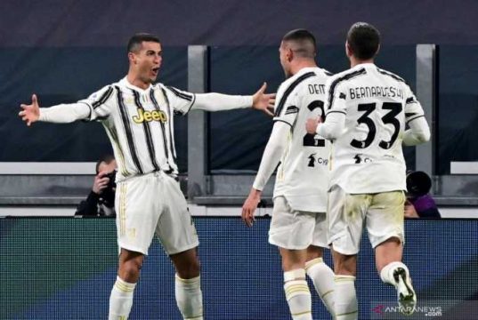 Dwigol Ronaldo Bawa Juve Menang 2-0 atas Cagliari