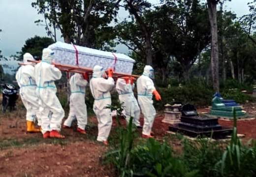 Dalam Tempo 16 Jam Tiga Jenazah Dimakamkan oleh Tim Covid Wonogiri