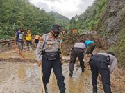 Kebumen-Banjarnegara Terputus, Polres Terjun Bantu Atasi Longsor di Sempor