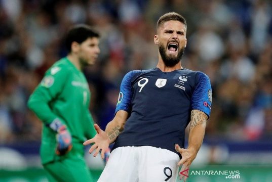 Deschamps Desak Giroud Tuntaskan Persoalan Pribadinya Demi Timnas