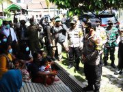 Kapolda Jateng Tinjau Pengungsi Merapi di Banyurejo
