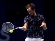 Medvedev Menang Perdana di ATP Finals setelah Bungkam Zverev