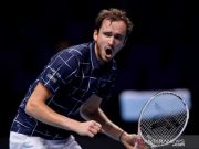 Medvedev Tekuk Nadal