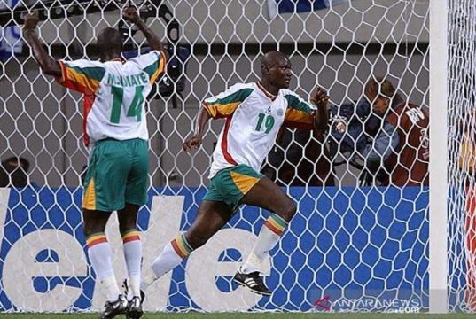 Mantan Gelandang Senegal Bouba Diop Meninggal dalam Usia 42 Tahun