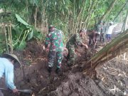 Koramil Ngluwar Bantu Warga Buat Saluran Irigasi