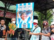 Menggelar Unjuk Duka Mengenang Berpulangnya Sang Legenda
