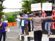 Polisi Wonogiri Bubarkan Aksi Demo Penolakan HRS