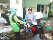 Pasca Banjir, Warga Mulai Bersih- bersih Rumah.