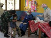 Babinsa Dilibatkan untuk Tenangkan Siswa yang Diimunisasi