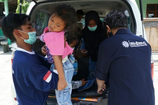 Pengungsi Desa Keningar Langsung ‘Rapid Test’ Sesampai Penampungan