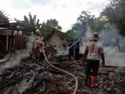 Masak Air Ditinggal Makan, Rumah Berbahan Kayu Ludes Terbakar