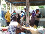 Kampanye Simpatik, Yuli Hastuti Diberi Clorot Oleh Pedagang Pasar Wonoroto