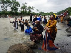 Seniman 5 Gunung dan Kota Magelang Larung Sengkala di Sungai Progo