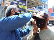 Diskominfo Kota Tegal Bagikan Ratusan Masker