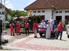 Memperingati Hari Pahlawan, PMI Semprot Disinfektan ke Bangunan Museum
