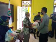 Peringati HUT, PGRI Tulis Batang Bagikan Sembako