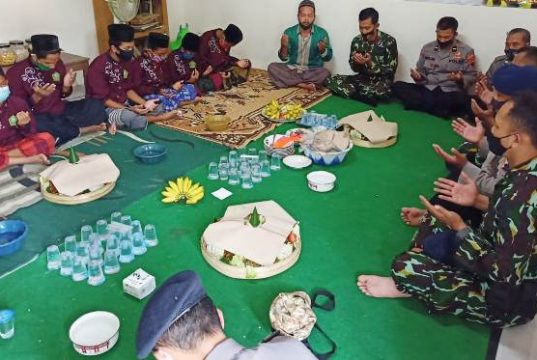 Brimob Polres Blora Peringati HUT ke-75 Bersama Santri