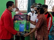 Sigit Serahkan Paket Sembako Untuk Penguatan Satgas Jogo Tonggo