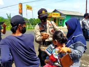 Polsek Tersono Batang Bagikan 750 Masker Gratis
