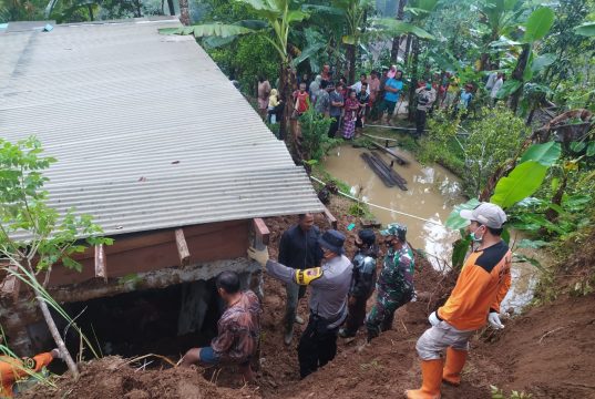 Tertimpa Tanah Longsor, Seorang Kakek di Kepil Wonosobo Meninggal