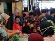 Calon Bupati Wonosobo Blusukan di Pasar Kretek