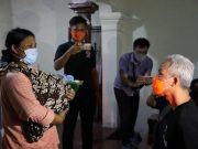 Di Pengungsian Merapi, Ganjar ‘Tilik Bayi’ Usia 15 Hari