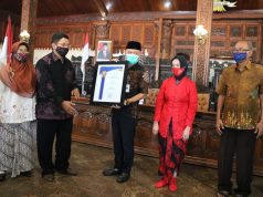 Universitas Diponegoro Berikan Penghargaan Tiga Orang Pelestari Batik Jepara