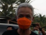 Ganjar Umumkan UMK 2021 di Sela Peninjauan ke Pengungsi Merapi