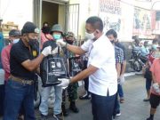 Polda Jateng Bagikan 200 Paket Sembako untuk Pedagang Pasar Gede