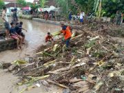 Hujan Mengguyur, Sejumlah Sungai di Kudus Tersumbat Sampah